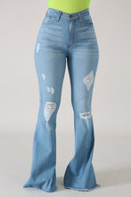 Load image into Gallery viewer, Skylar Flare Denim jean in Light Wash
